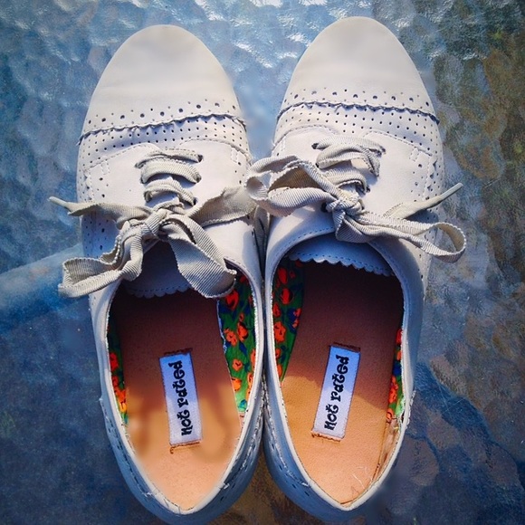 🌺Oxfords🌺 Tan flats with cute details!