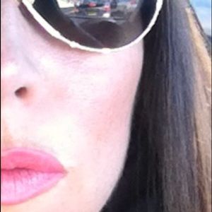 Meet your Posher, Tania