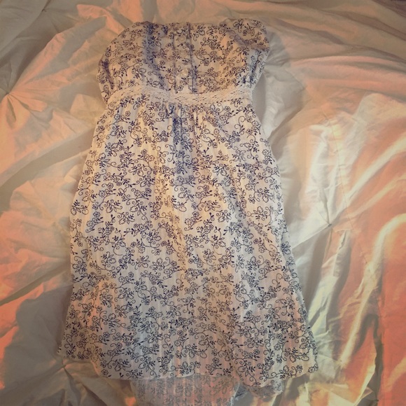 Black White Tube Top with Flower Pattern - Picture 1 of 2