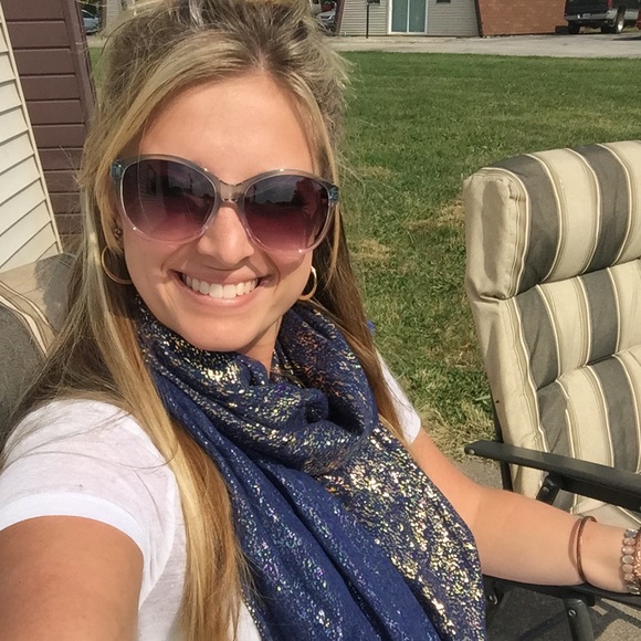 Meet your Posher, Kelly