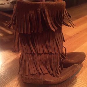 Minnetonka fringe boots