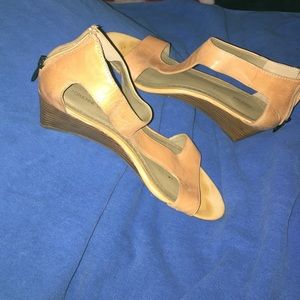 Adrienne Vitadini used sandals