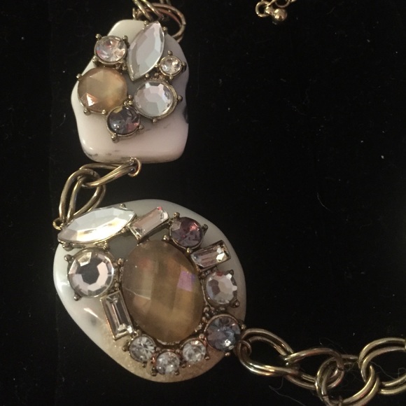 BEAUTIFUL NECKLACE WITH STONES - Picture 2 of 4