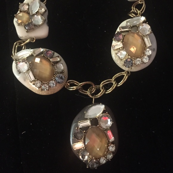 BEAUTIFUL NECKLACE WITH STONES - Picture 3 of 4