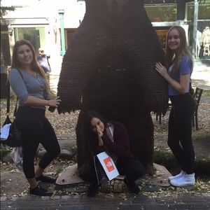 Meet your Posher, Hallie