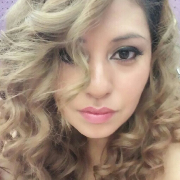 Meet your Posher, Vania - Picture 2 of 4