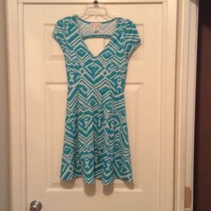 Size M. Blue lipstick brand dress