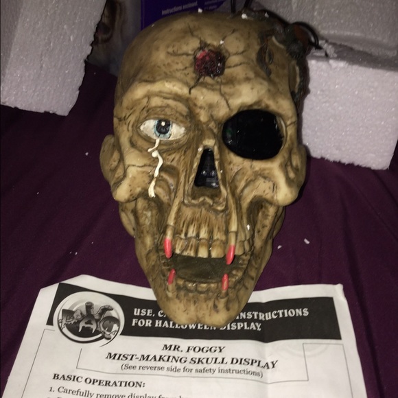 Fogging vampire skull 👻 - Picture 2 of 4