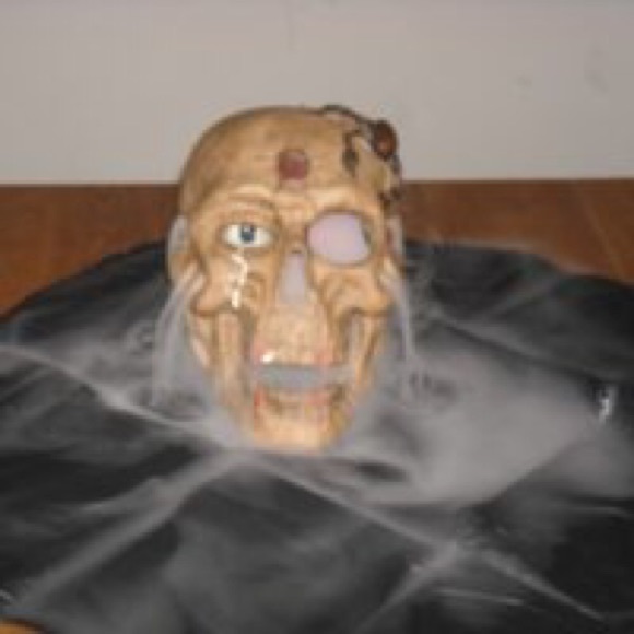 Fogging vampire skull 👻 - Picture 4 of 4