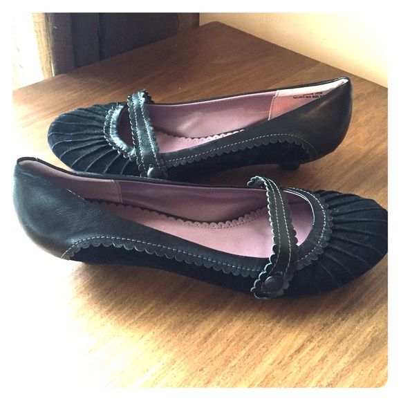 Cute black shoes!