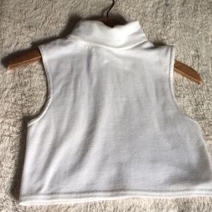 Sleeveless turtleneck