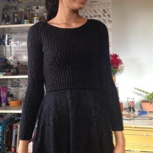 Black long sleeve knitted crop top sweater