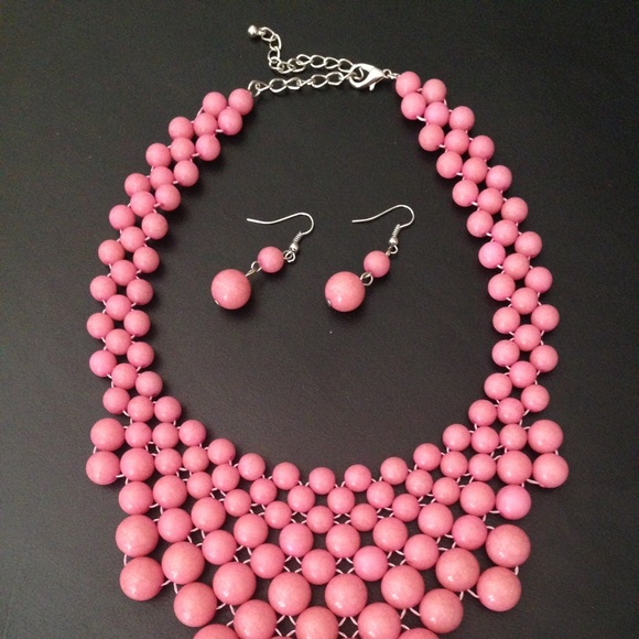 Marlbed Pink BIB NECKLACE & Fish Hook Earring Set