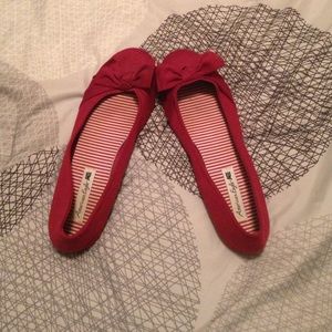 Flats with bow