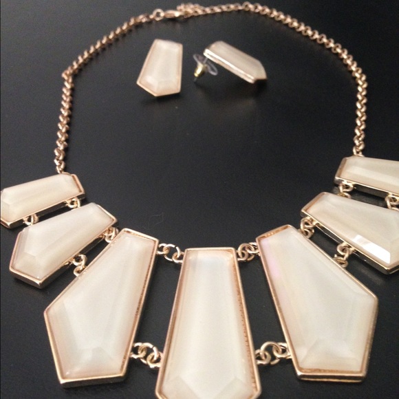 Necklace and earring set