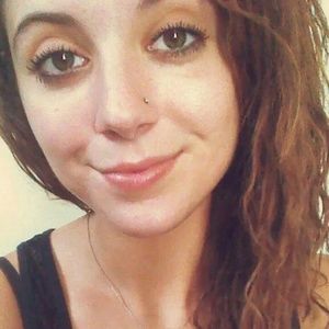 Meet your Posher, Caitlin