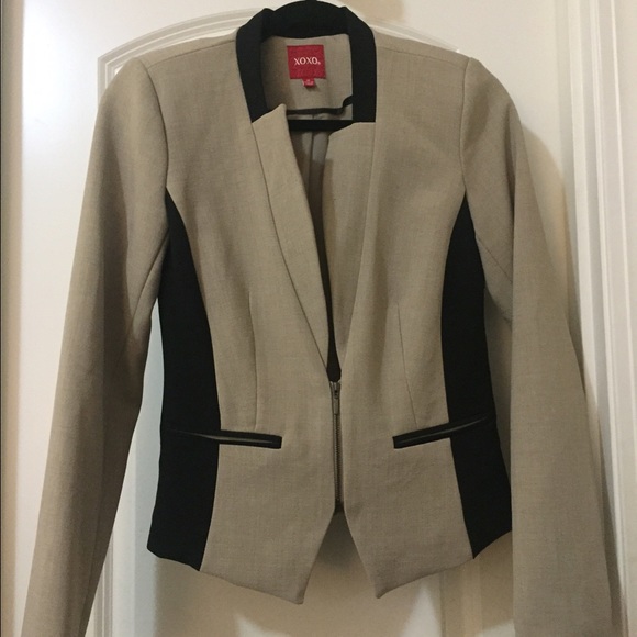 Slimming brown blazer