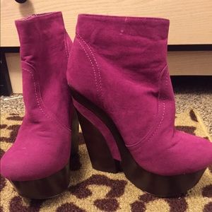 Selling violet/burgundy platforms.