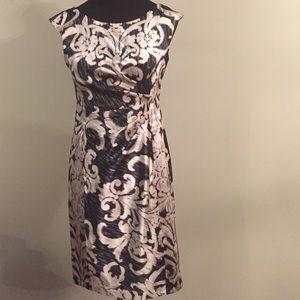 ✨SALE✨ Black White and Silver Size 6 Sheath Dress