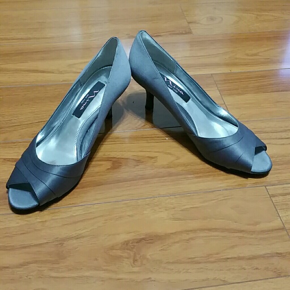 Grey High Heel Pumps!
