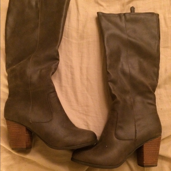 Grey boots