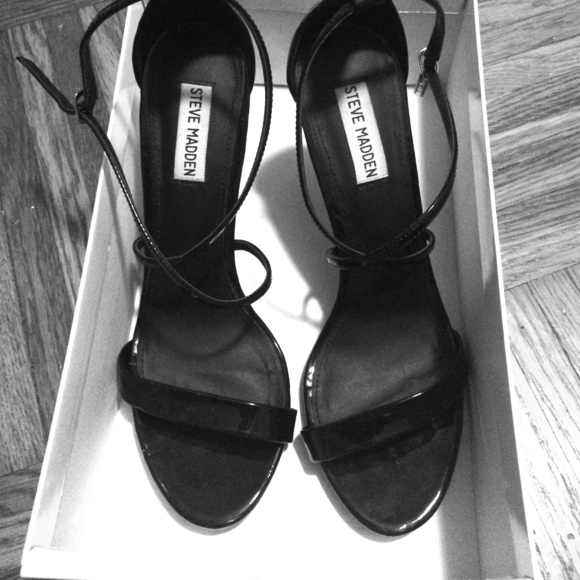Black patent leather strappy hells
