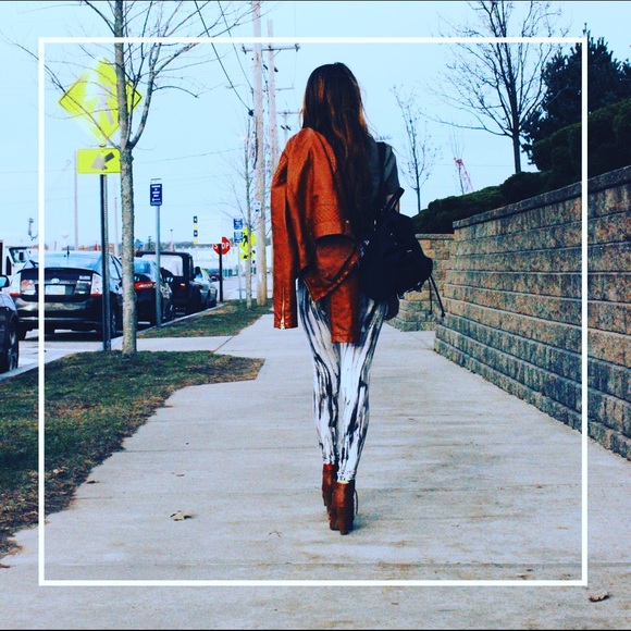 Meet your Posher, Sasha - Picture 2 of 4