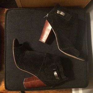 Black Dolce Vita Booties