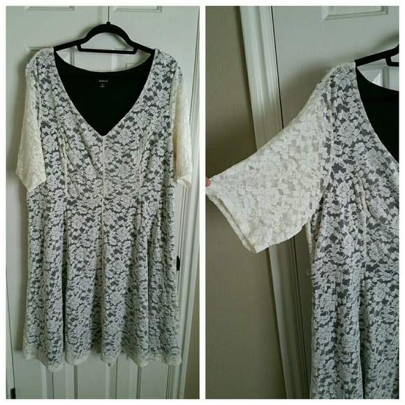 *Price Drop* Cream lace dress with black lining
