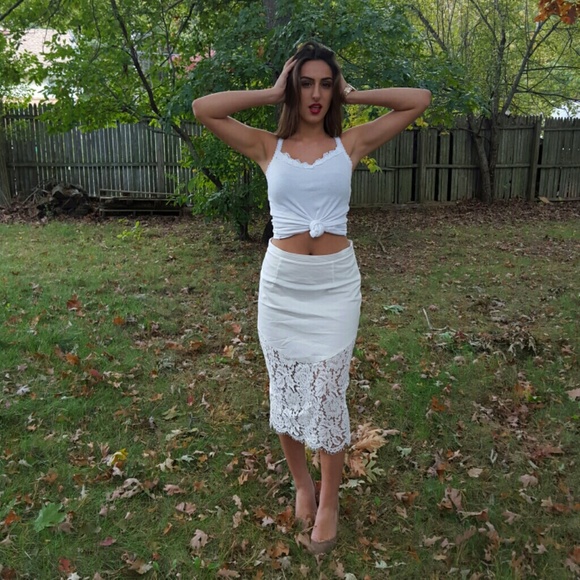 Alice + Olivia Dresses & Skirts - 💓💓💗White skirt💓💓
