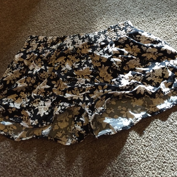 CUTE FLOWY SHORTS
