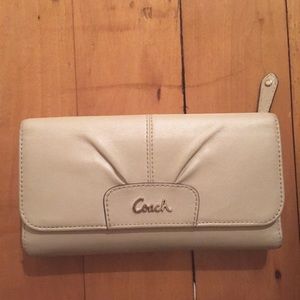 Off white Coach wallet