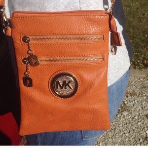 New post* MK purse