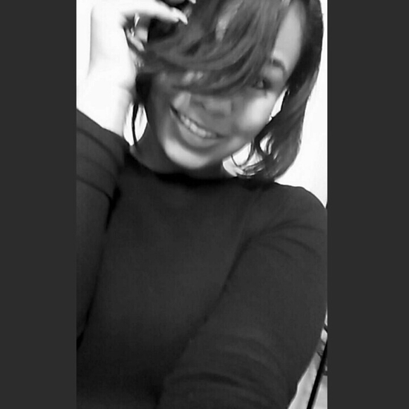 Meet your Posher, Alyssa - Picture 1 of 1