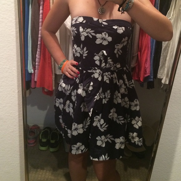 Navy blue and white floral Hollister dress