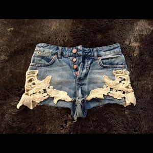 TOPSHOP Petite Hot Shorts Denim & Crochet
