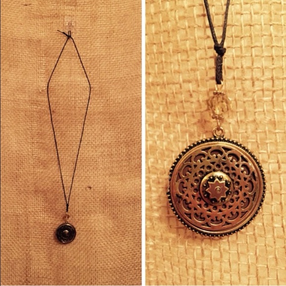 Vintage pendent gold necklace