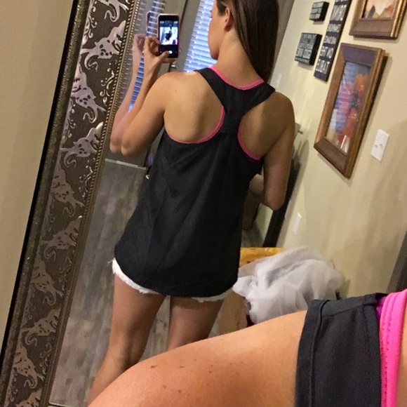 🔺SOLD🔺 Racer back tank top. - Picture 2 of 4