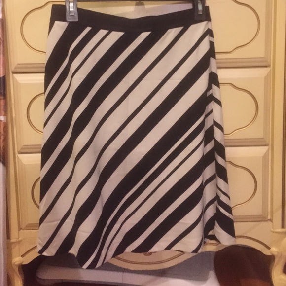 Black and white striped skirt - Picture 1 of 1
