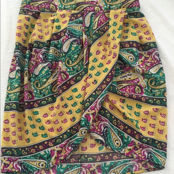 BCBG SKIRT. Small size and runs true to its size