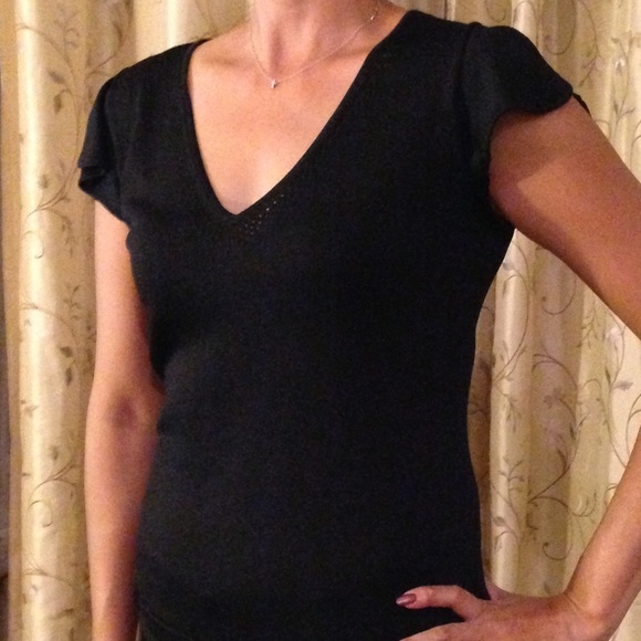 Black Slit Cap V-Neck Sleeveless Top