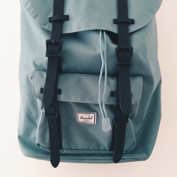 🚫 sold 🚫 Herschel Little America Backpack - Picture 2 of 4