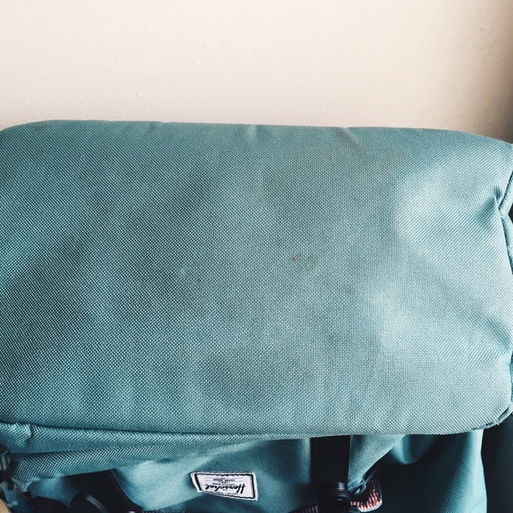 🚫 sold 🚫 Herschel Little America Backpack - Picture 3 of 4