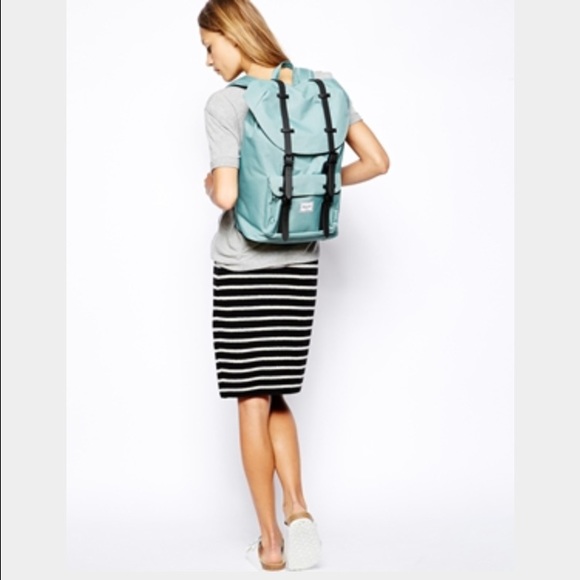 🚫 sold 🚫 Herschel Little America Backpack - Picture 4 of 4