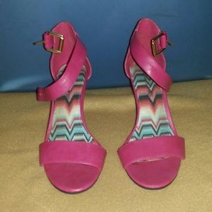 $5 SALE!!! American Eagle AE Shoes - Size 7