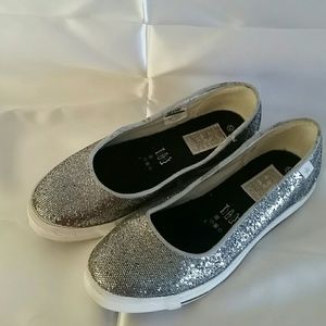 Sparkly converse tennis shoes