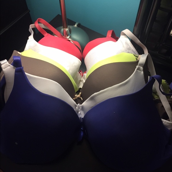 Gently Used Bra's Bundle (6)