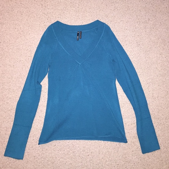 Takeout Turquoise V-neck sweater size L
