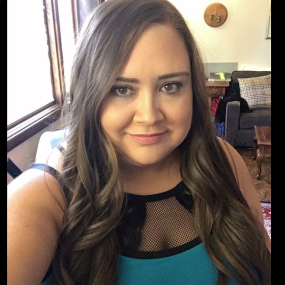 Meet your Posher, Sierra from Aurora’s Closet - Picture 3 of 3