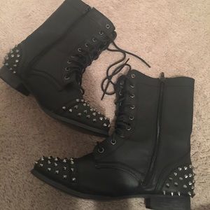 Combat boots